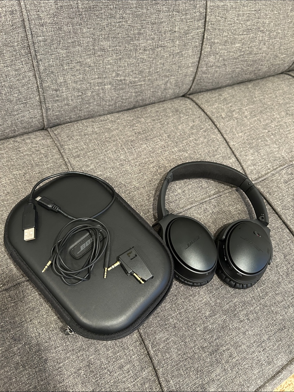 Bose QuietComfort 35 Wireless Headphones - Black (Pristine / Like New)